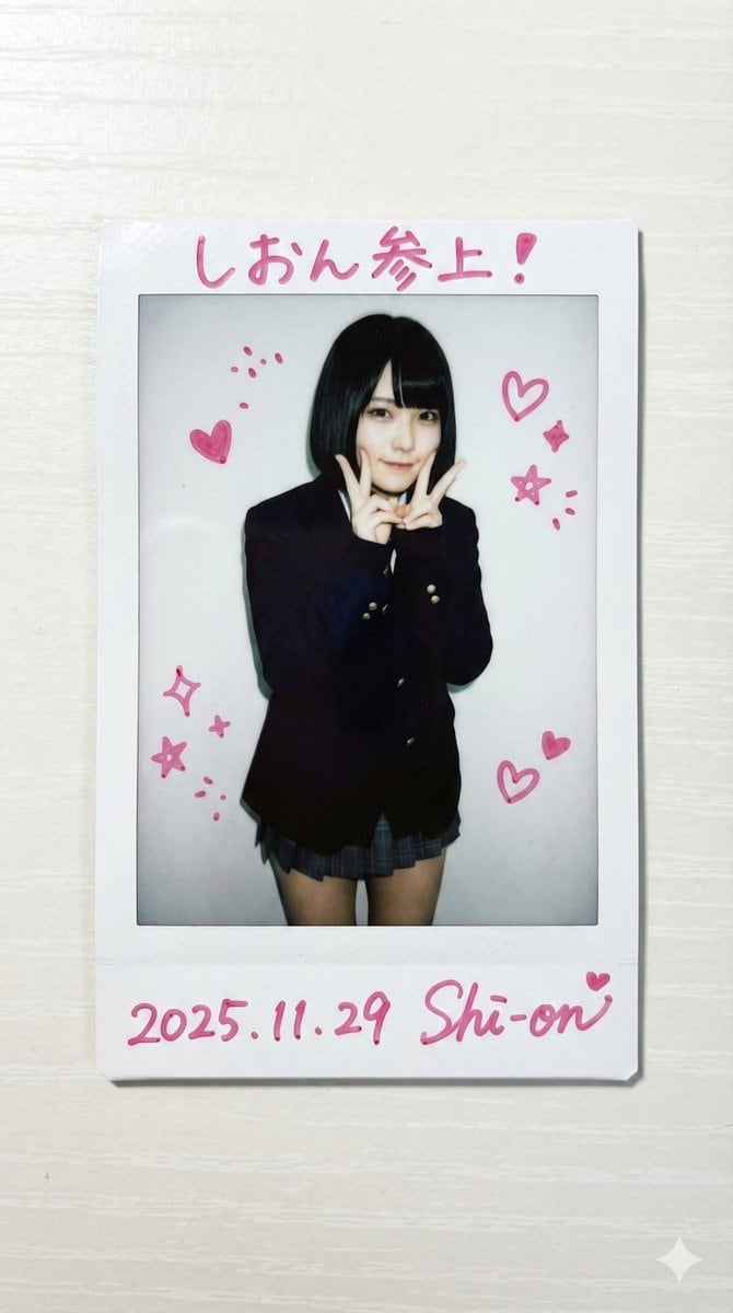 Cheki-style idol photo prompt using a reference person