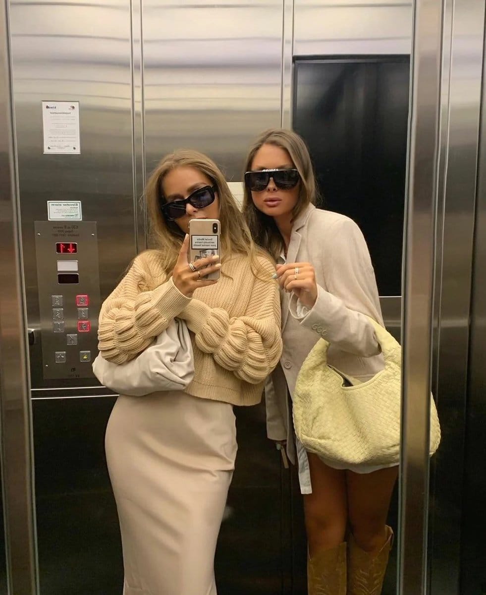 Detailed Mirror Selfie Simulation Prompt