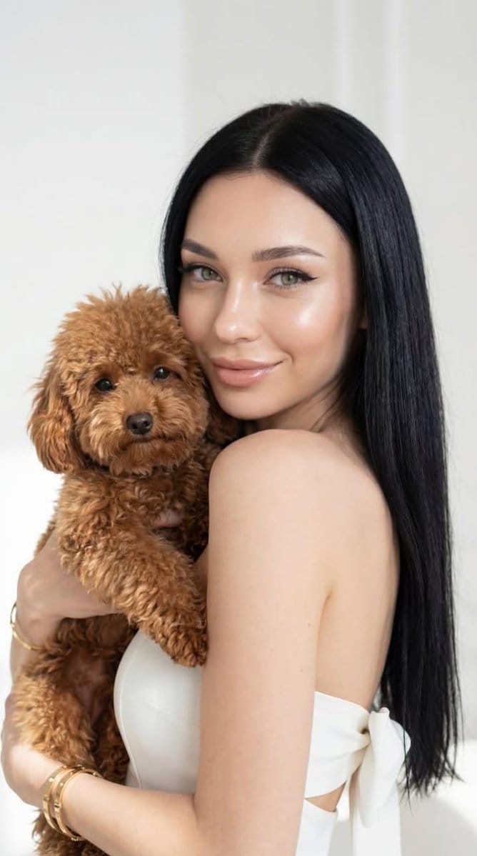 Dreamy Studio Portrait with Hydrangeas Prompt