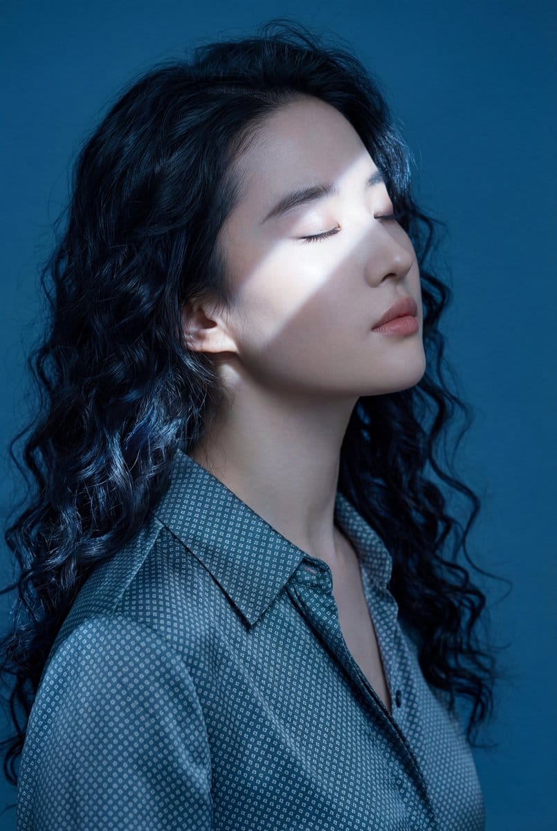 Ethereal Blue Light Editorial Portrait (Chinese Context)