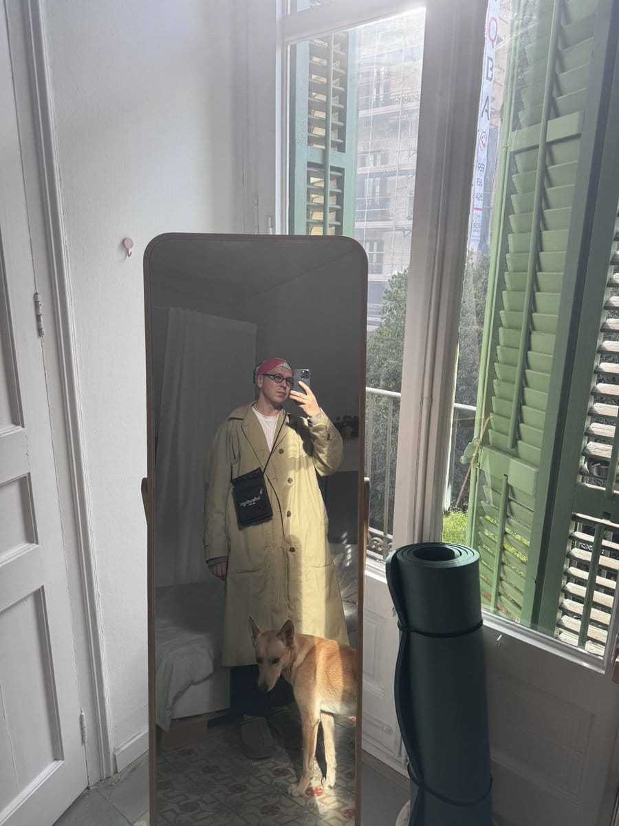 Outfit transfer between two photos