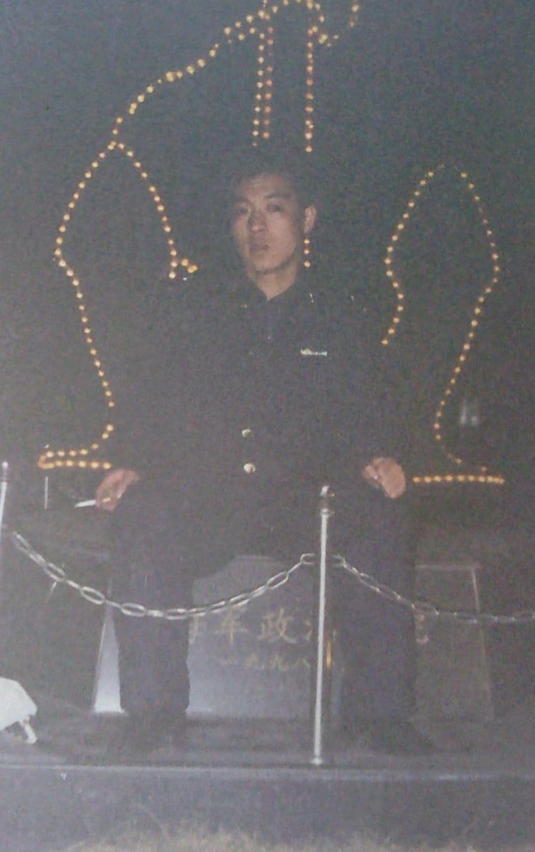 Simple photo upscaling and repair prompt